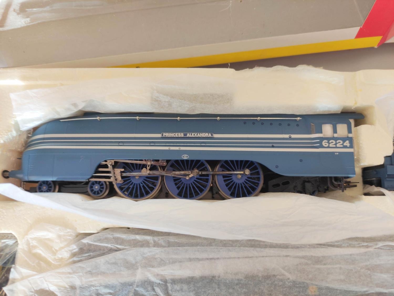 Hornby. Boxed 00 gauge limited edition "Coronation Scot" Train pack R2371M with a 4-6-2 Loco and - Image 3 of 9