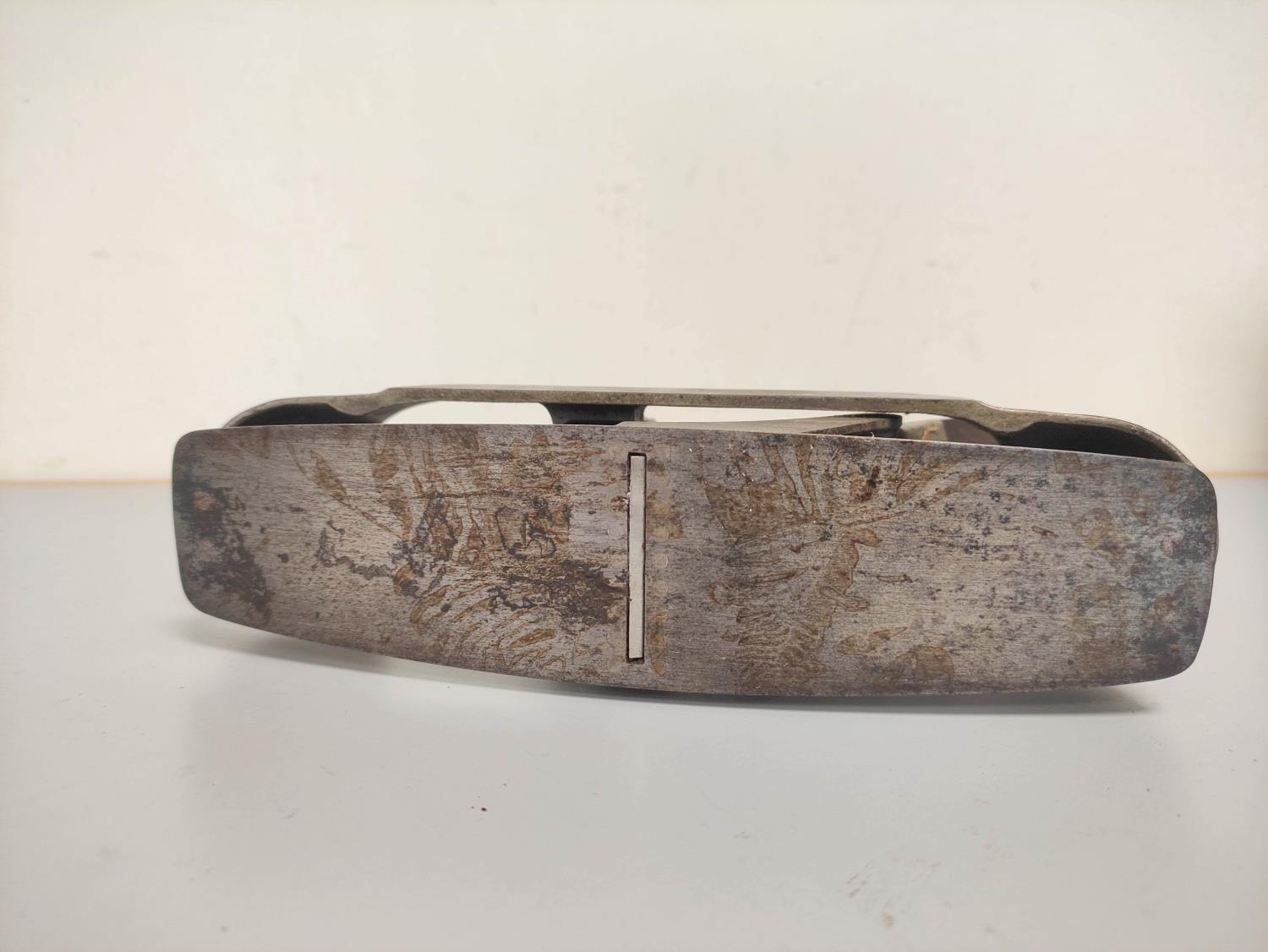 A fine early 20th century Stanley No.20 compass/contour woodworking plane. - Image 4 of 5