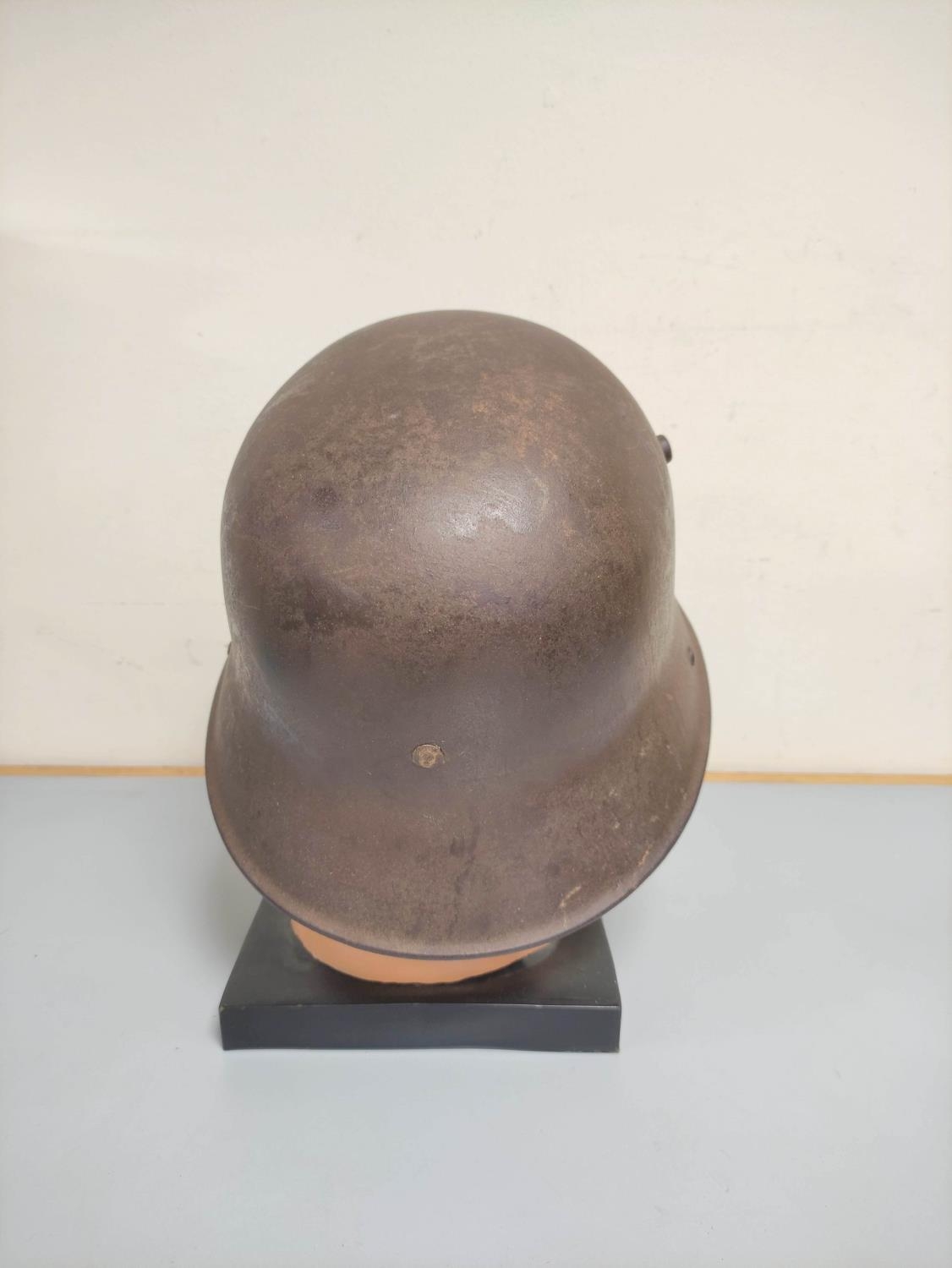 WW1 Imperial German M16 Stahlhelm Helmet with leather liner and original paint. Interior of helmet - Image 4 of 7