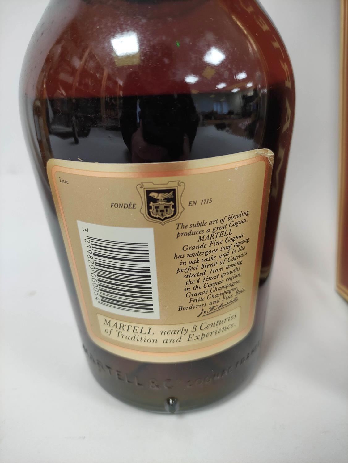 Martell cognac, Bottled circa 1970s, 70 proof, 35 fl oz, 40% vol, with box - Image 5 of 5