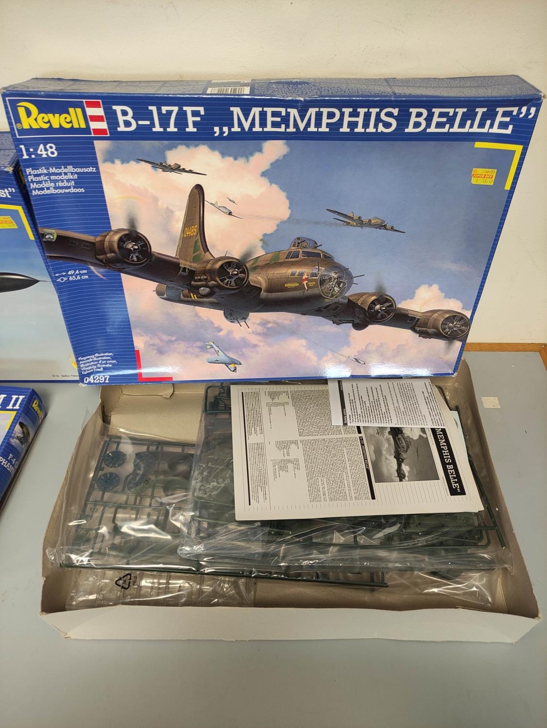 Revell. Boxed model aviation construction kits to include a De Havilland Mosquito Mk IV 04758, B-17F - Image 6 of 6