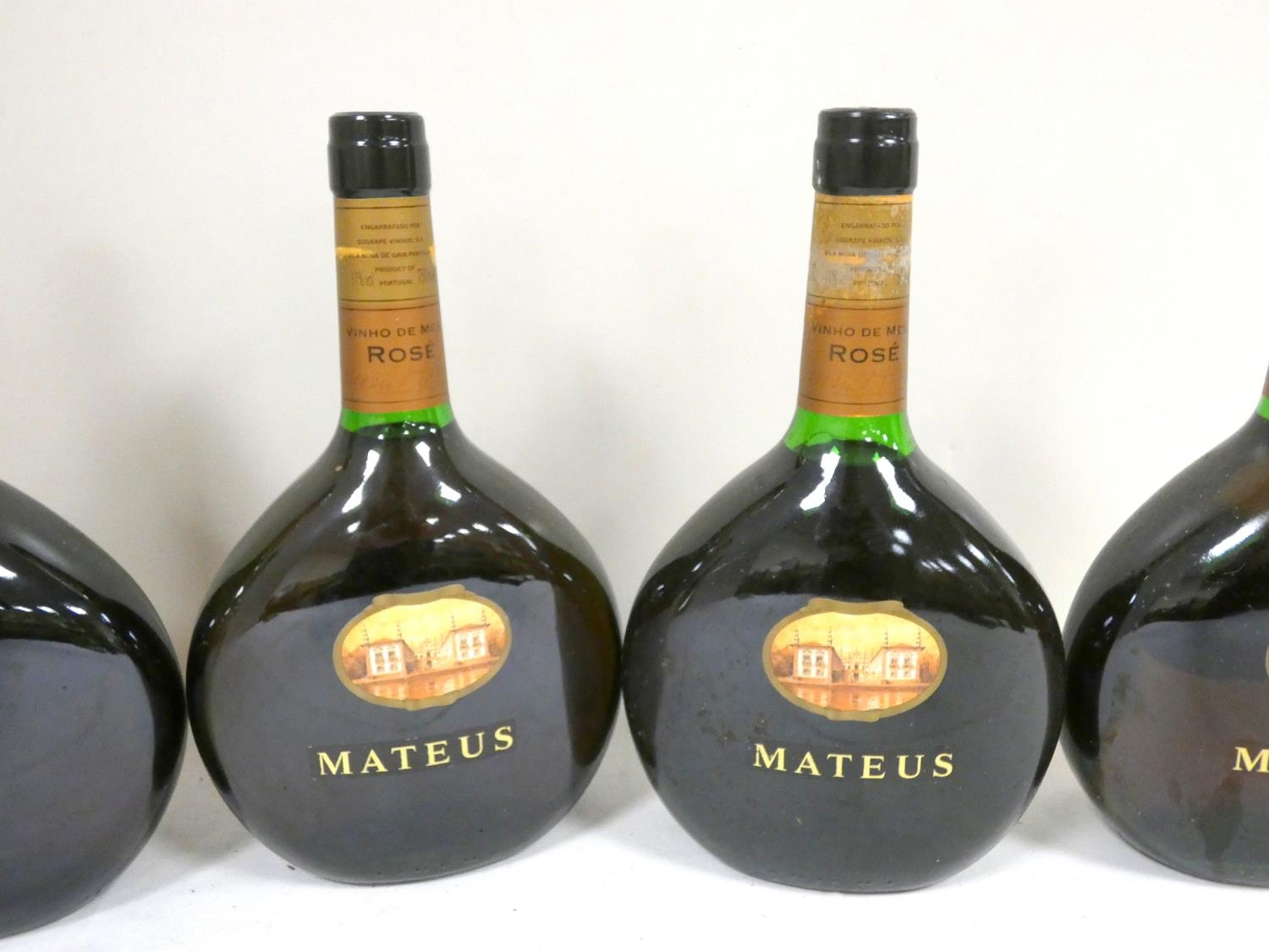 Five bottles of MATEUS Vinho De Mesa rose 11% abv. 70cl. (5) - Image 3 of 6