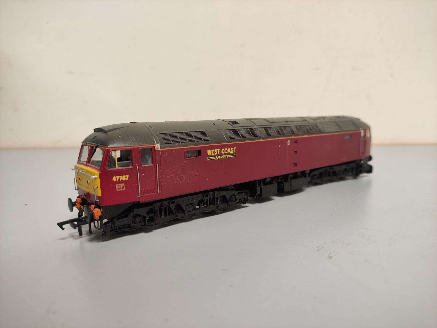 Box of 00 gauge models to include a Heljan Class 47/7 47787 in West Coast Railways livery, Hornby - Image 2 of 4