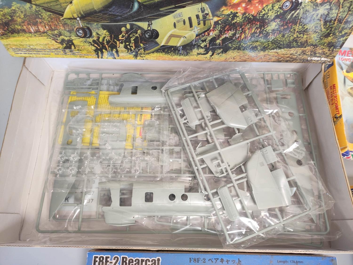 Group of boxed model construction kits to include a 1:48 scale Academy Hobby Model Kits CH-46A/D "US - Image 3 of 4