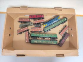 Lima Railways. Box of 00 gauge rolling stock carriages to include a Mk1 Corridor Composite S33472 in