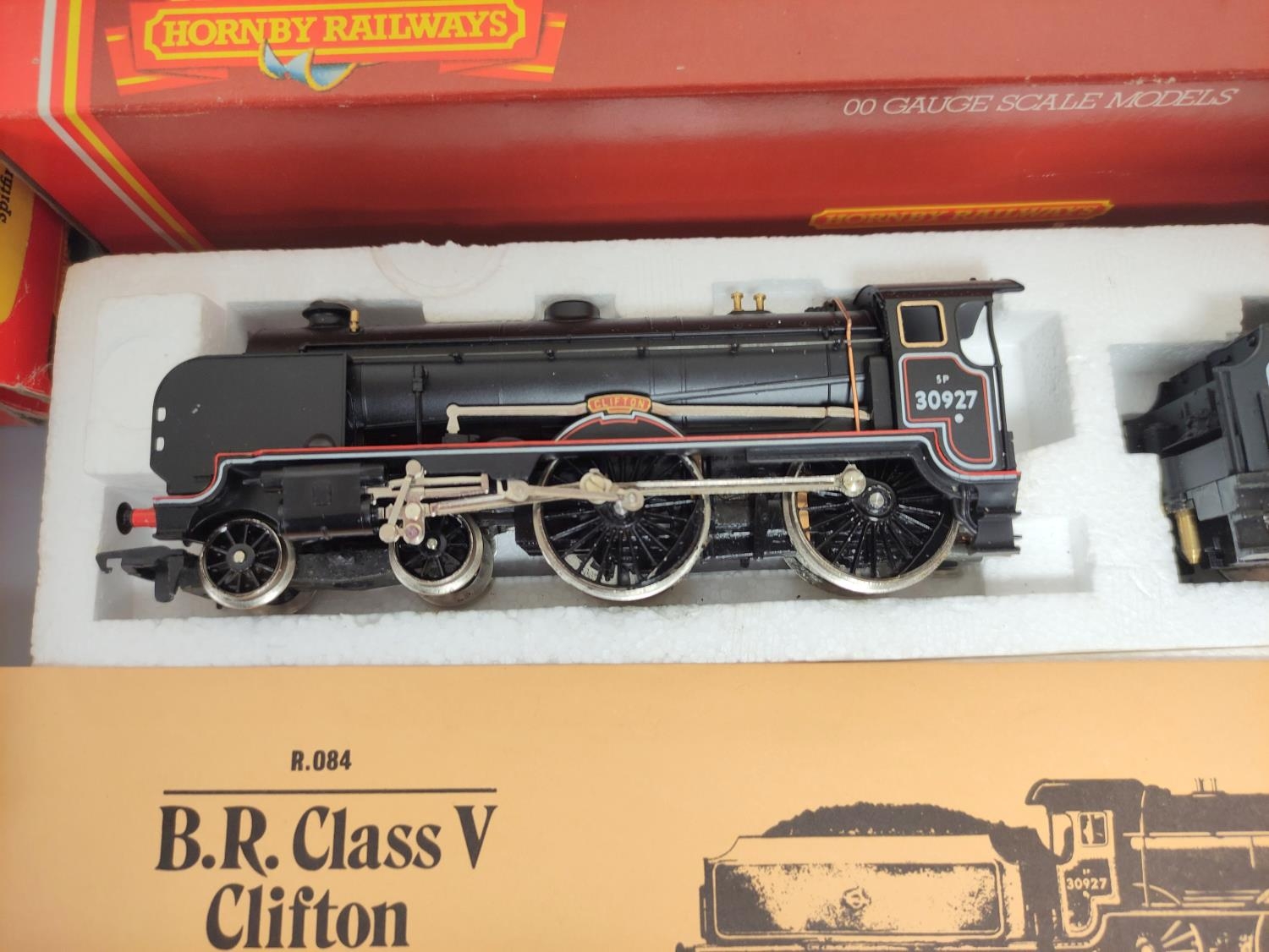 Hornby Railways. Five boxed 00 gauge railway models to include a Schools Class V 4-4-0 'Dover' 30911 - Image 7 of 7