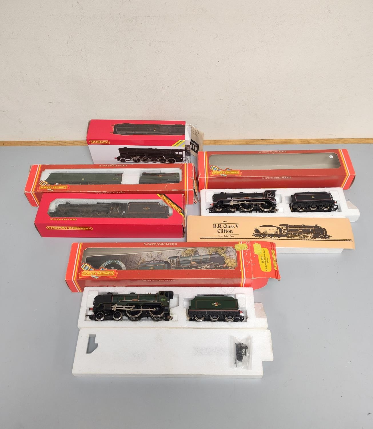 Hornby Railways. Five boxed 00 gauge railway models to include a Schools Class V 4-4-0 'Dover' 30911