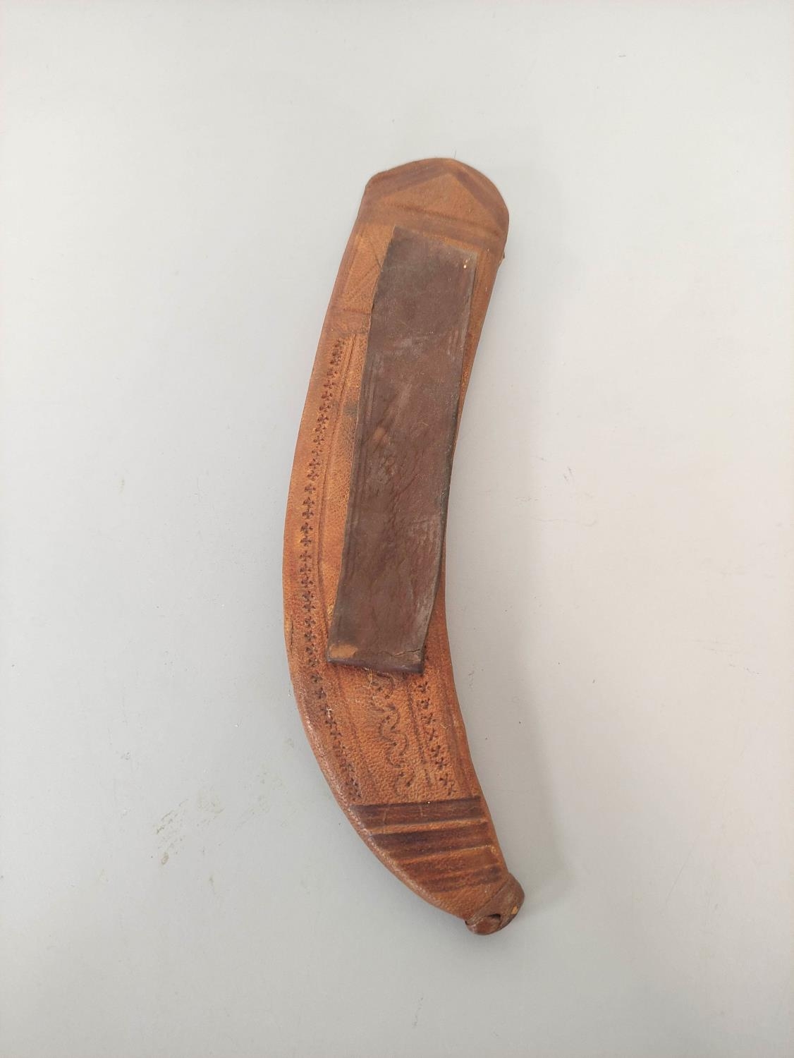 A Sudanese Beja dagger with sharply curving blade and characteristic X-form carved wooden handle - Image 6 of 7