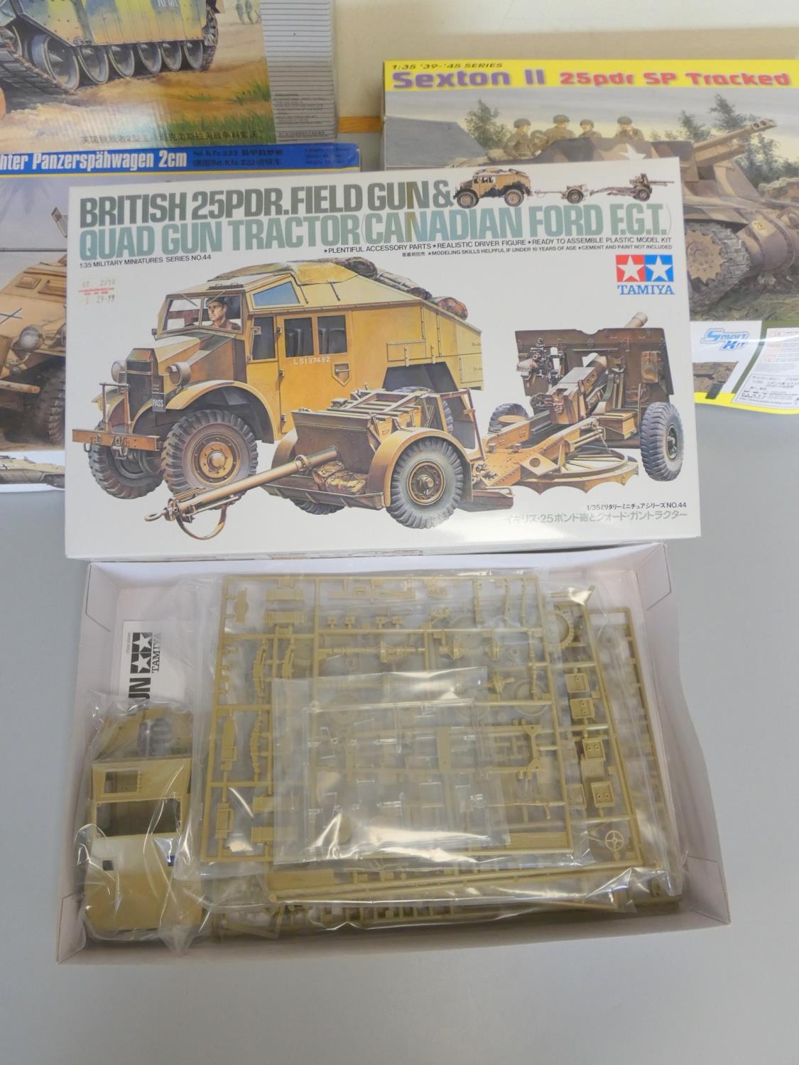 Five 1:35 scale boxed model construction kits to include a Trumpeter British Challenger 2 MBT 00345, - Image 5 of 7