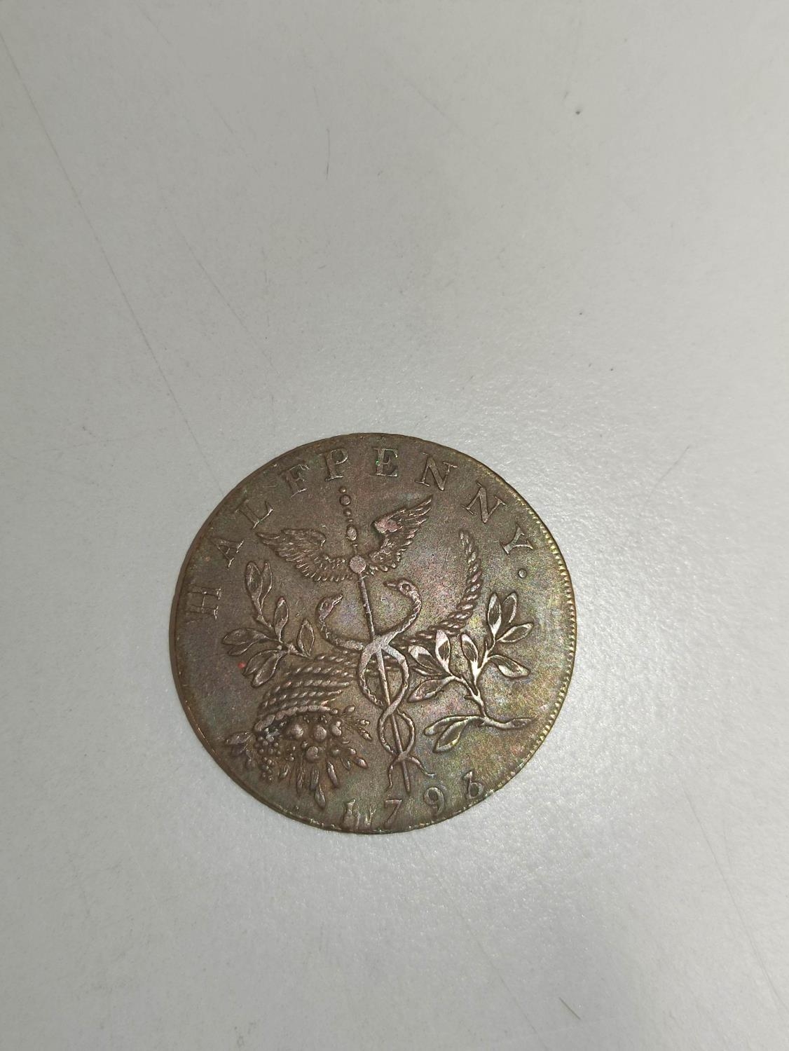 Collection of British and World coins to include a 1680s William & Mary halfpenny, a 1793 - Image 7 of 11