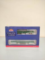 Bachmann Branchline. 00 gauge Class 416, two car E.M.U green carriage set. 31-376