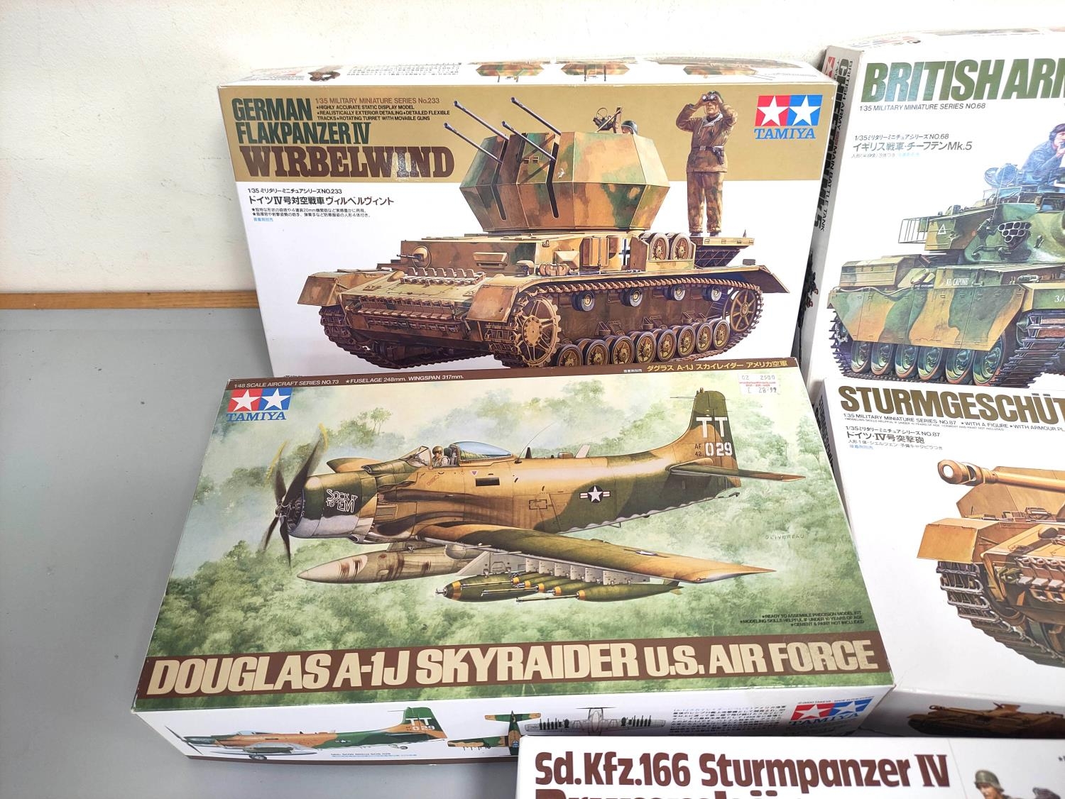 Tamiya. Group of 1:35 scale models to include British Army Chieftain Mk.5 No 68, SdKfz163 No 87, - Image 5 of 7