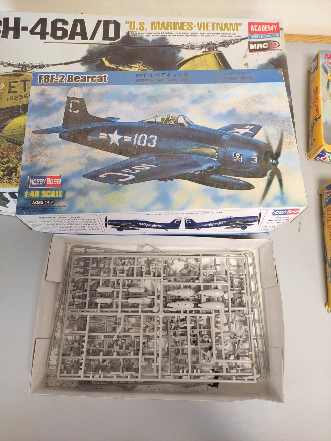 Group of boxed model construction kits to include a 1:48 scale Academy Hobby Model Kits CH-46A/D "US - Image 4 of 4