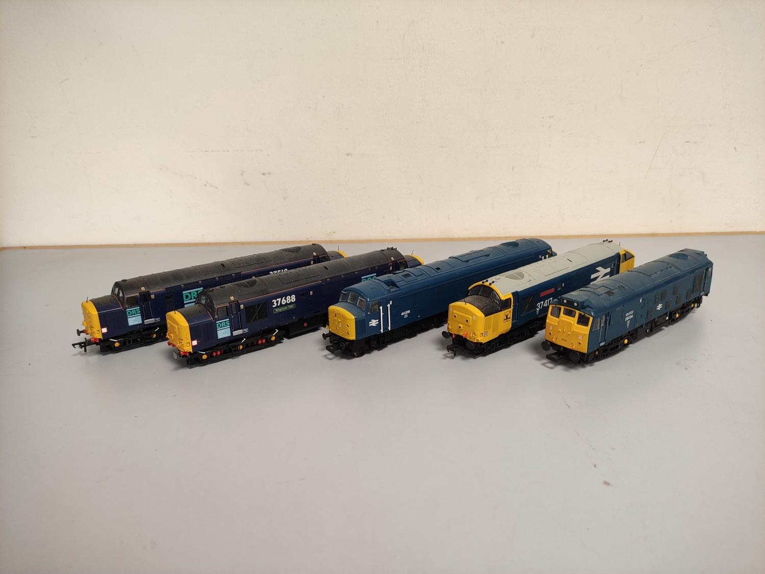 Bachmann Branchline. Group of 00 gauge diesel locos to include a Class 37/5 37510 in DRS livery 32-