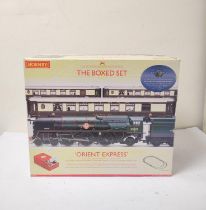 Hornby Railways. 00 Guage R1038 "Orient Express" Containing A-6-2 BR Merchant Navy Class Locomotive,