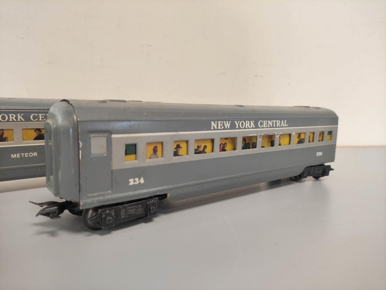 Lionel. 0 gauge Dreyfuss J3 Hudson locomotive in New York Central grey livery. Also three - Image 6 of 6