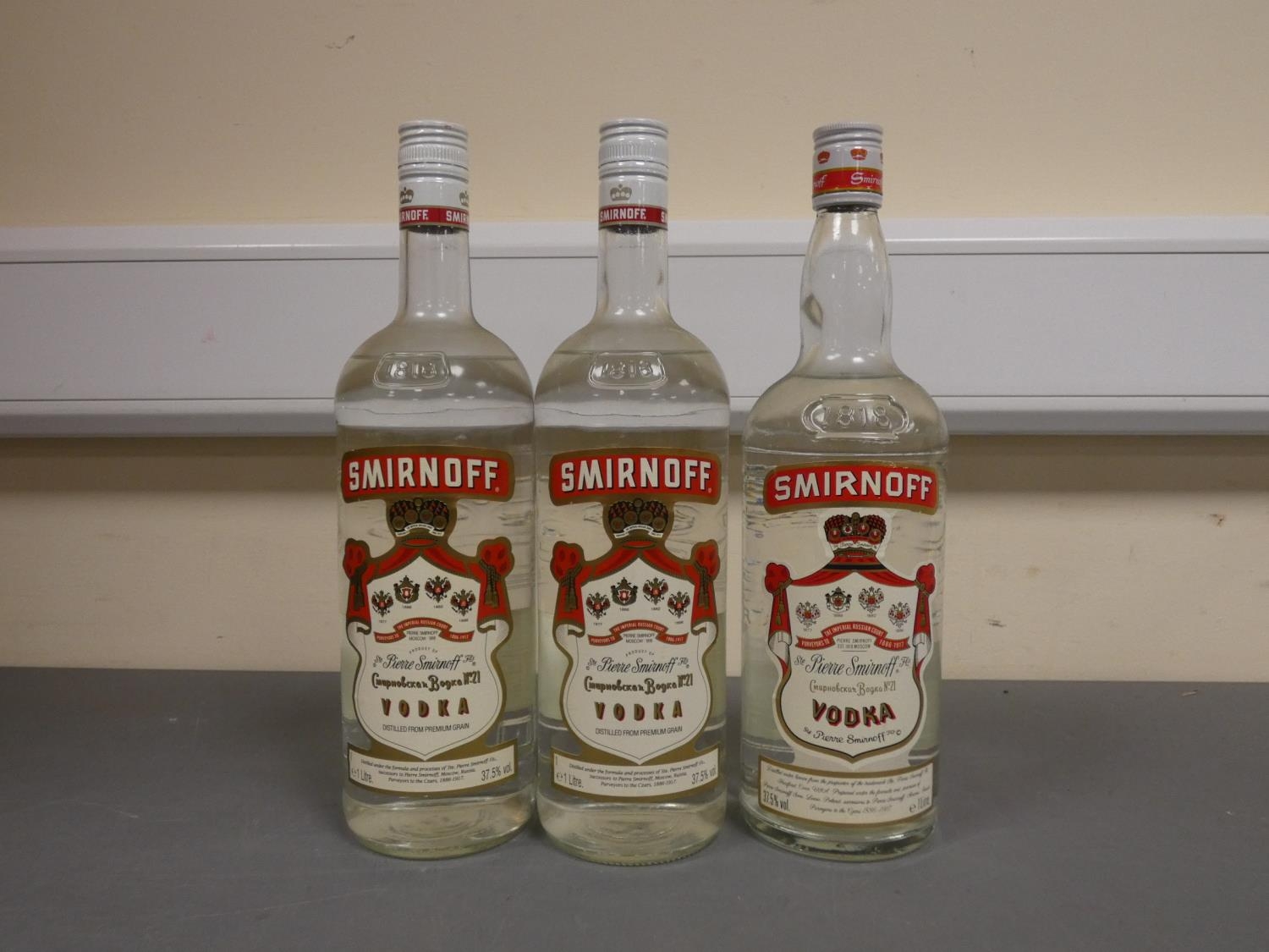 Three 1 Litre bottles of Smirnoff Vodka, 37.5& vol. (3)