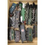 OO gauge model railways to include 4-6-0 King George V tender locomotive 6000 GWR green, Hornby 4-
