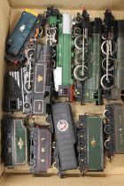 OO gauge model railways to include 4-6-0 King George V tender locomotive 6000 GWR green, Hornby 4-