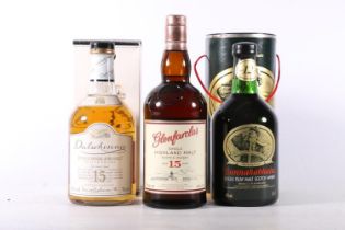 Three bottles of whisky to include GLENFARCLAS 15 year old Highland single malt Scotch whisky 46%