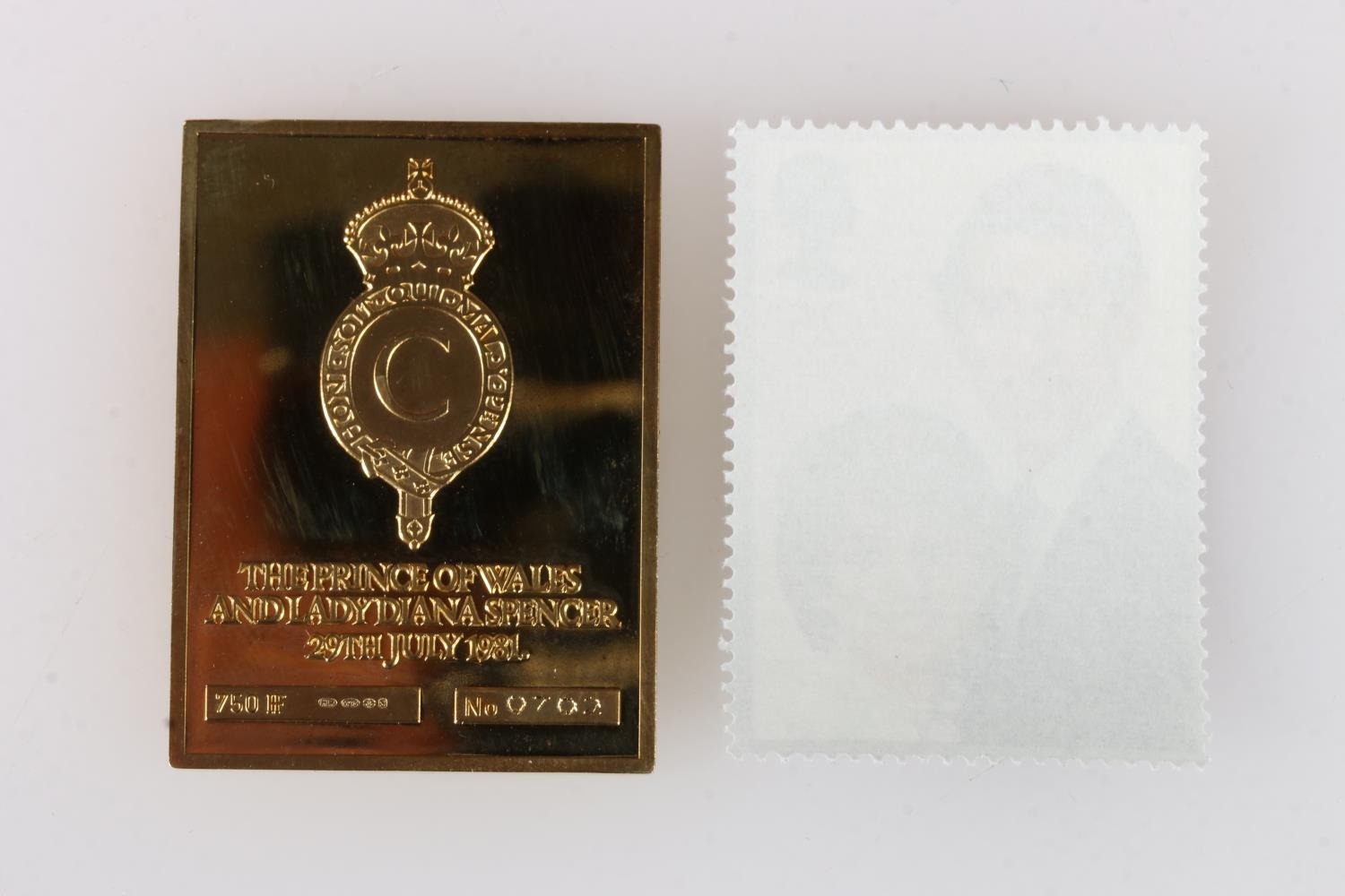 Hallmark Replicas Limited The Coronation Issue 18ct gold proof stamp ingot of Lord Snowdon's - Image 3 of 3