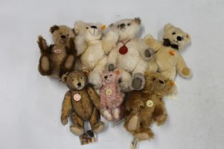 Steiff bears to include 019579 Molly, 000188 1903 Classic, 000263 1907 Classic, 001000 Classic,