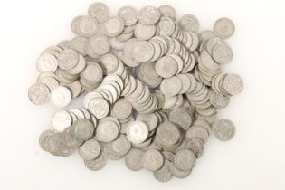 UNITED KINGDOM 500 grade silver coins from circulation, all sixpences, 500g gross.