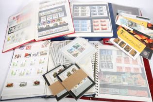 GREAT BRITAIN GB, British decimal mint stamp collection held in five albums and loose to include