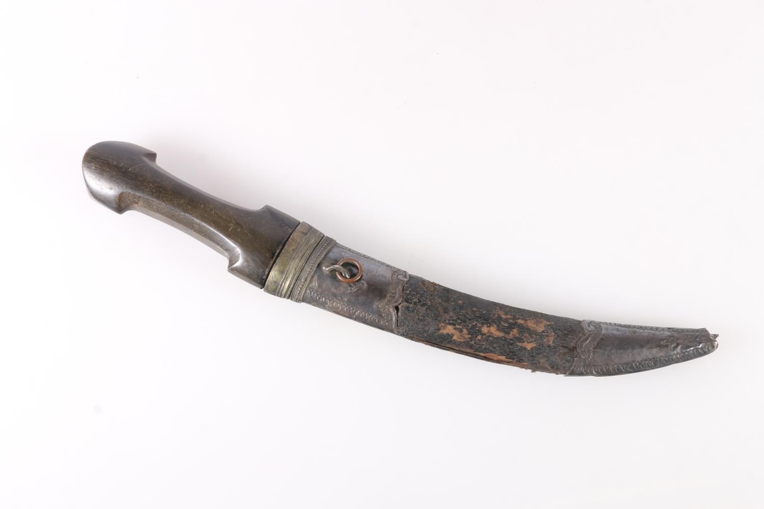 Indian Arabic jambiya dagger having curved 21cm long blade, horn handle, possibly Rhino horn,