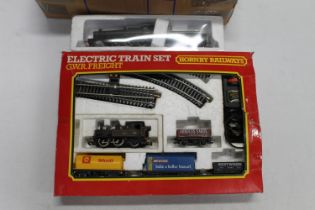 Hornby OO gauge model railway R783 GWR Freight electric train set with 0-4-2 tank locomotive 1466 BR