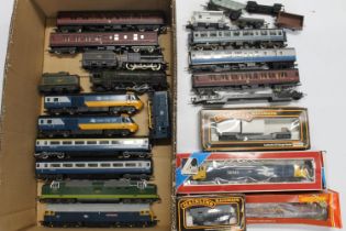 OO gauge model railway locomotives to include Hornby The Queen Mother diesel locomotive 47541 BR