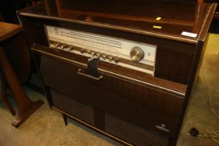 Grundig cabinet radio, 78cm long.