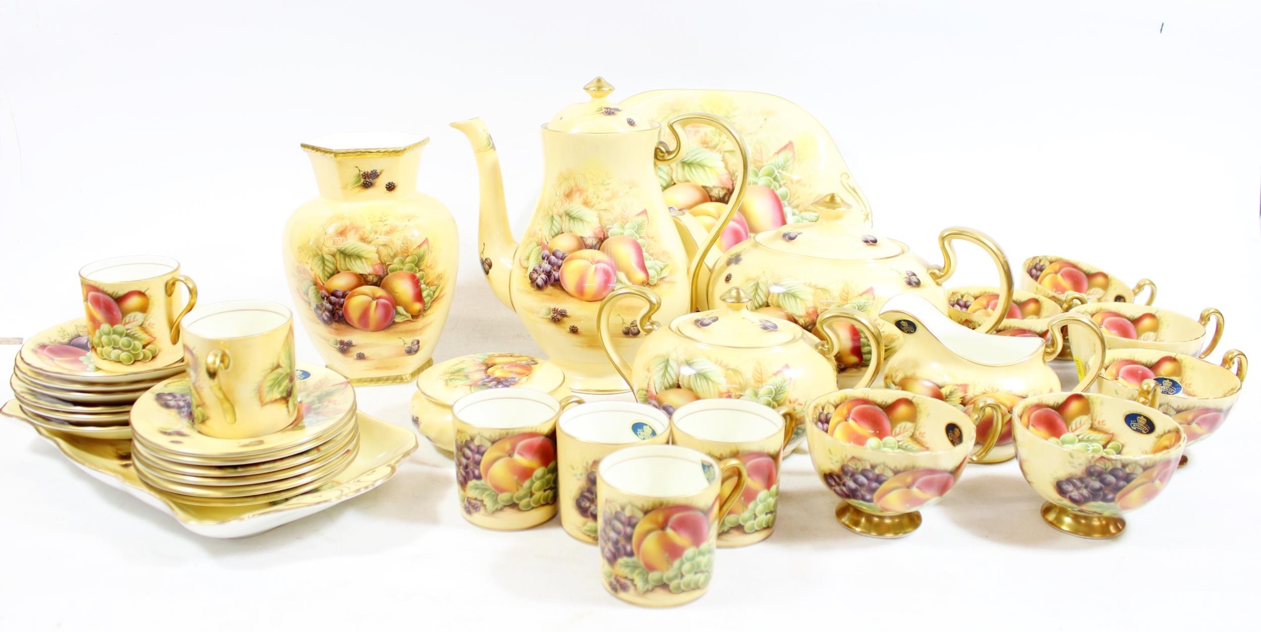 Aynsley Bone China Orchard Gold pattern tea and coffee service, consisting of six coffee cups and