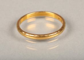 22ct gold plain wedding band, ring size O, 2.2g.