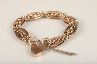 9ct gold bracelet with heart shaped padlock closure, 13.2g.