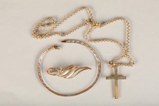 9ct gold flat link bracelet 2.9g, a 9ct gold crucifix pedant on 9ct gold Belcher neck chain 4.5g and