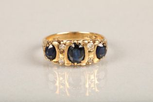 Early 20th century 18ct gold three stone sapphire and diamond ring, the oval sapphires interspaced