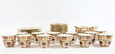 Royal Crown Derby Imari 1128 pattern twelve place tea set, c1937, consisting of twelve trios, two