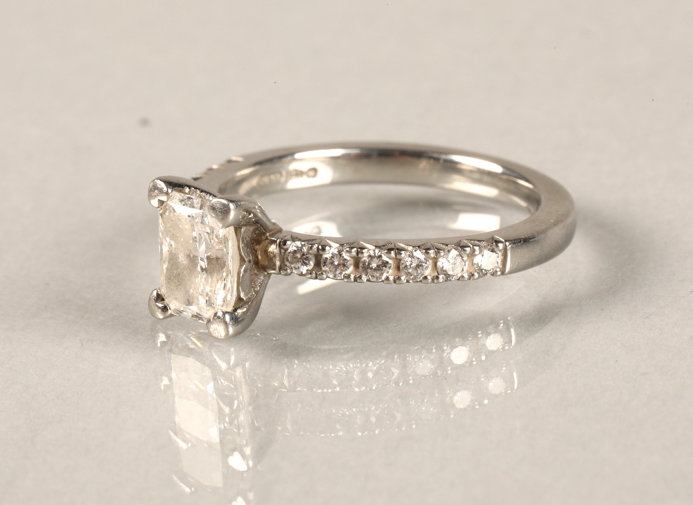 Ladies platinum 0.75 carat diamond solitaire ring with diamond shoulders, ring size K/L. - Image 4 of 6