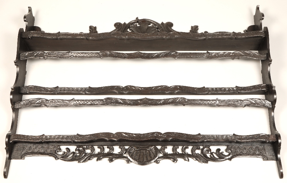 19th century wall mounted plate rack, with scallop design, 139 x 97 x 106 cm - Image 2 of 2