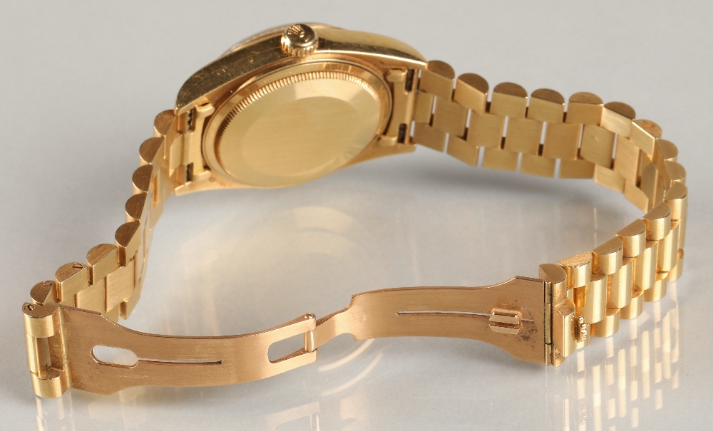 Rolex Oyster Perpetual Day-Date 18k gold Gentleman's wrist watch. Gold coloured dial with Diamond - Image 6 of 10