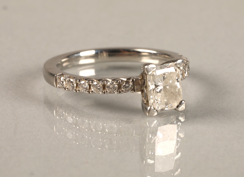 Ladies platinum 0.75 carat diamond solitaire ring with diamond shoulders, ring size K/L. - Image 5 of 6