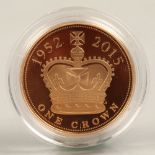 The Royal Mint Gold proof crown. The Longest Reigning Monarch 2015, with case, 39.94 grams  no 226/
