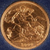 Gold sovereign 2000 with case and outer box, 8 grams.