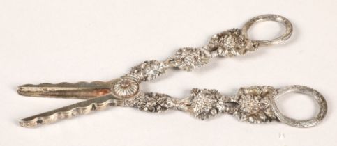 George IV ornate silver grape scissors, assay marked London 1821, with foliage design, 18cm