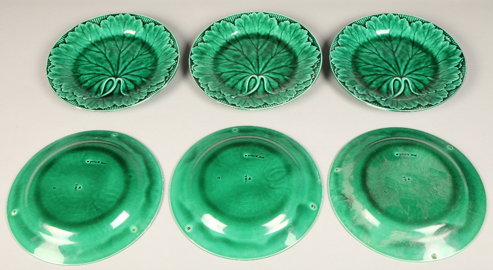 Twenty one piece Wedgwood lustre fruit set, comprising of six cabbage leaf comports and fifteen - Image 3 of 3