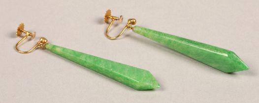 Pair of ladies 9ct gold mounted jade drop earrings, 6cm long.