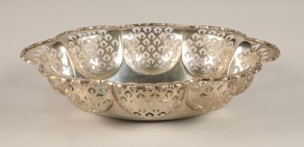 Silver pierced scalloped edge bowl, assay marked Chester 1939, diameter 24.5cm, weight 263 grams