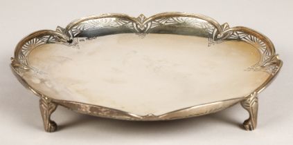Pierced silver tray mounted on four supports, Sheffield 1931, diameter 23cm, weight 480 grams