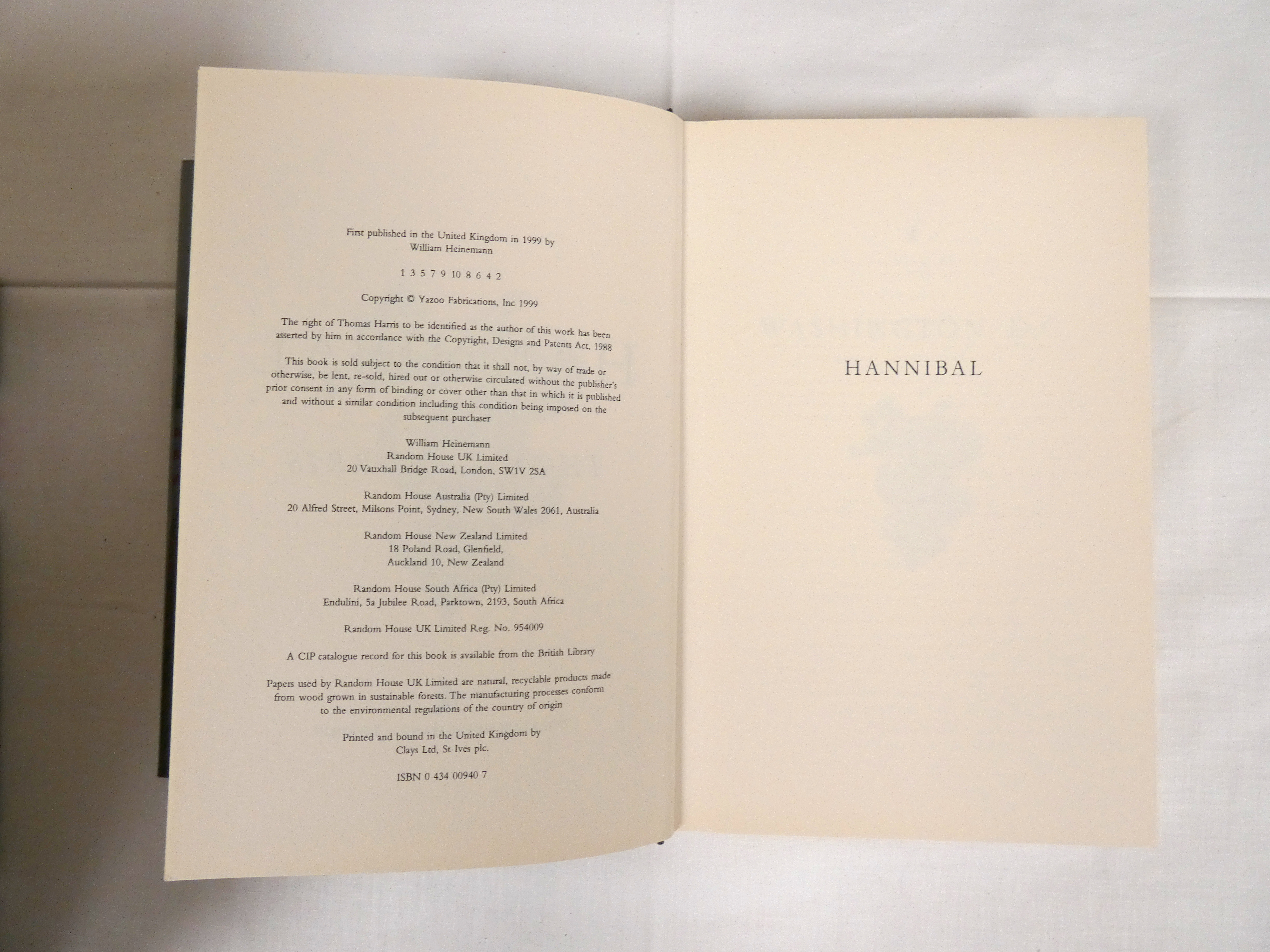 HARRIS THOMAS.  Red Dragon. 1st UK ed. in d.w. 1981; also Thomas Harris, The Silence of the Lambs, - Bild 2 aus 9
